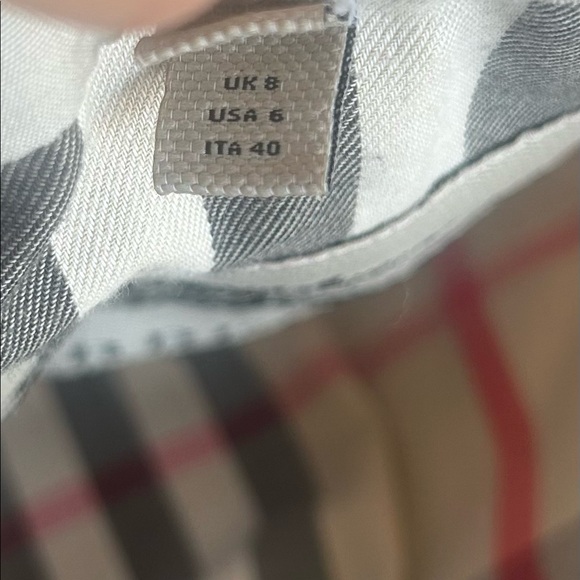 Burberry Trench - Picture 7 of 9